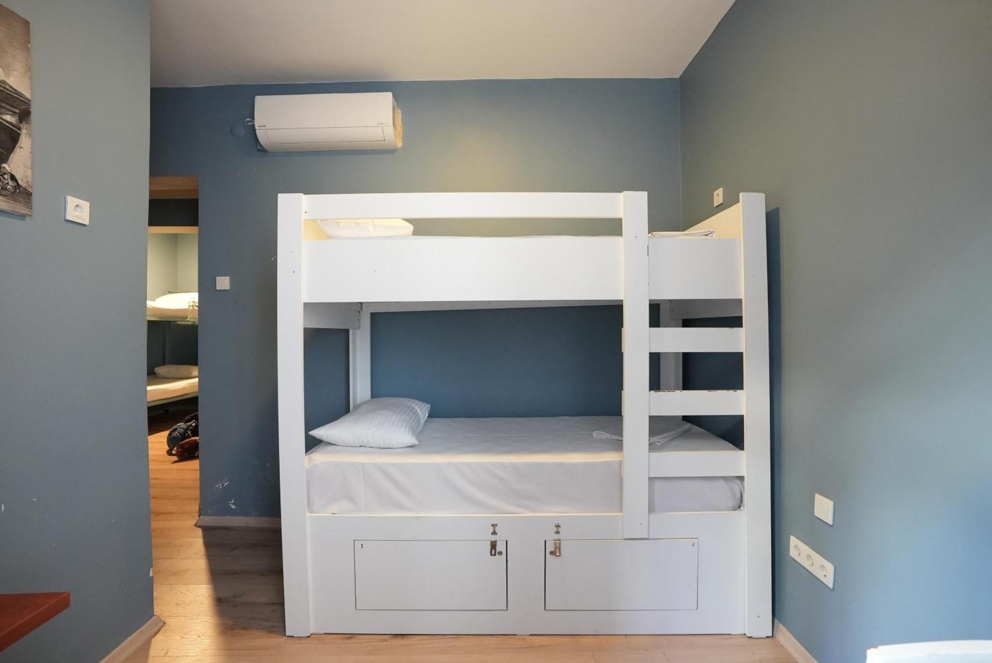 Cheers Vintage Hostel Istanbul Eksteriør bilde A bunk bed