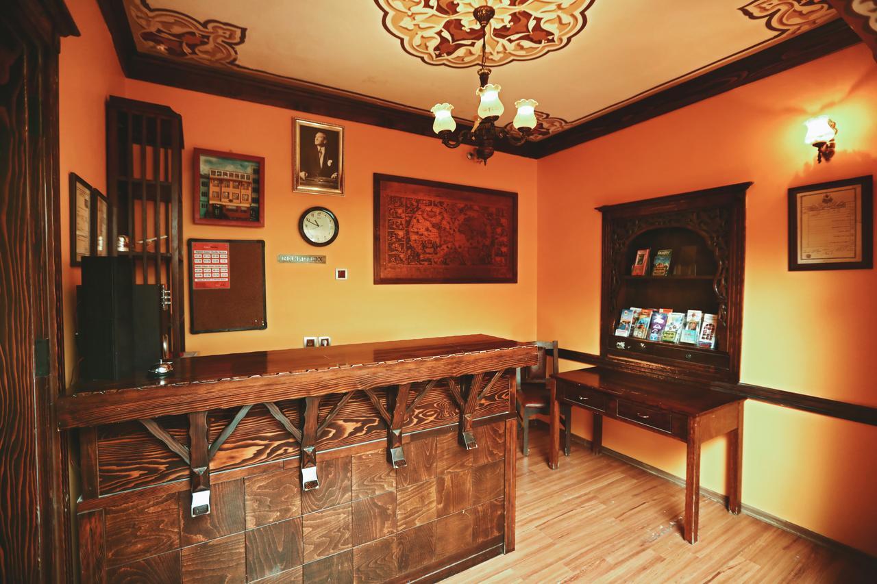 Cheers Vintage Hostel Istanbul Eksteriør bilde Reception